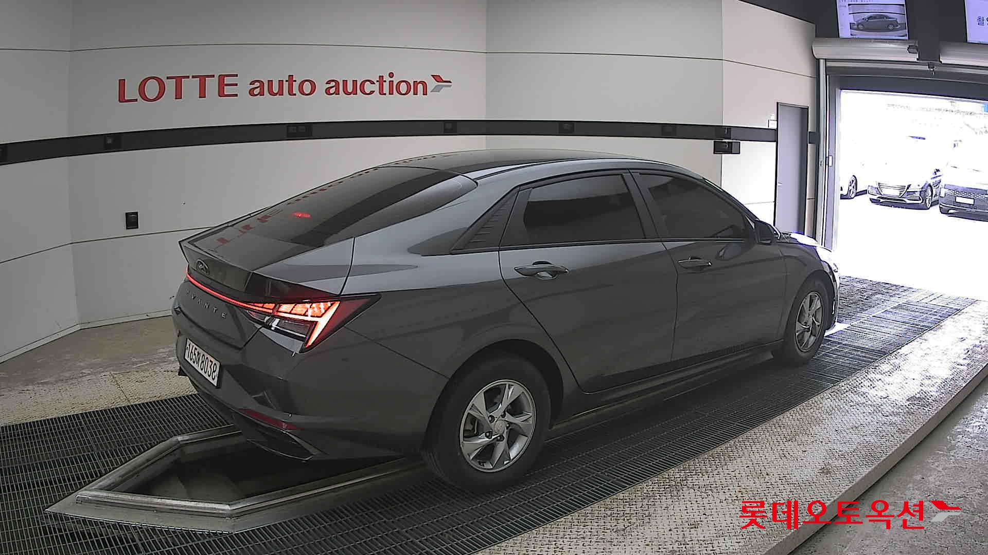 Hyundai Elantra - 19