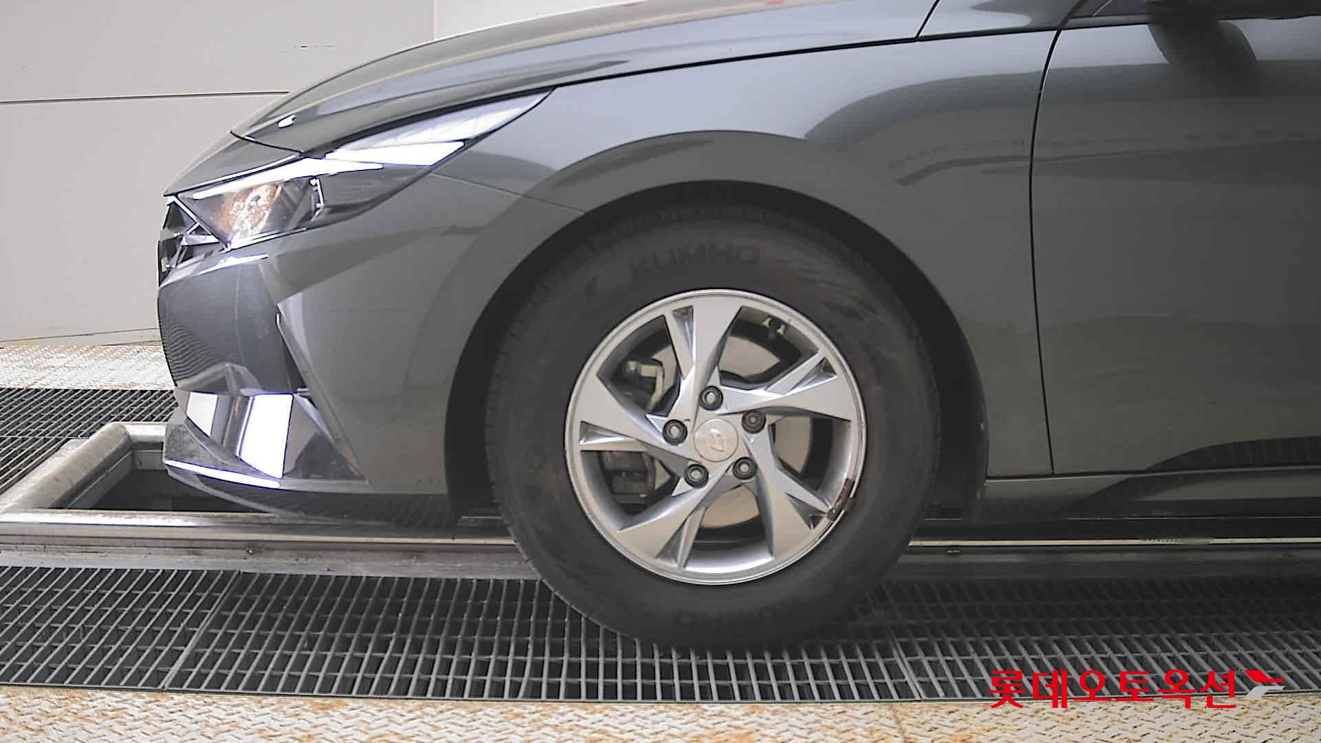 Hyundai Elantra - 25