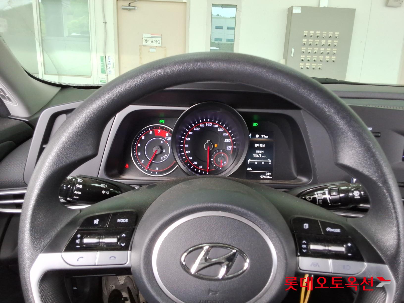Hyundai Elantra - 30