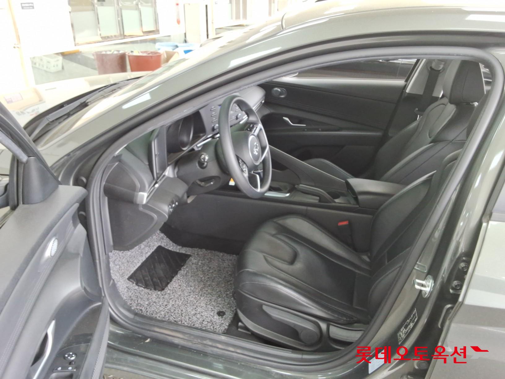 Hyundai Elantra - 36