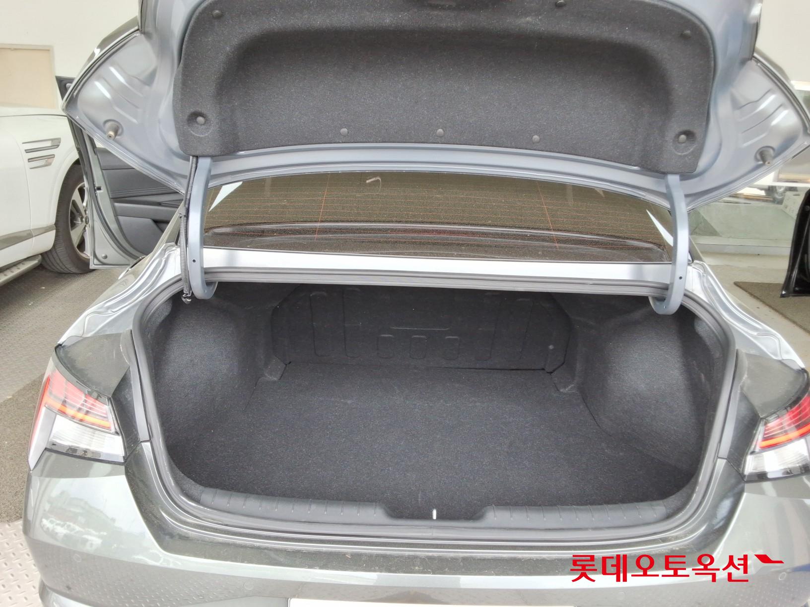 Hyundai Elantra - 9