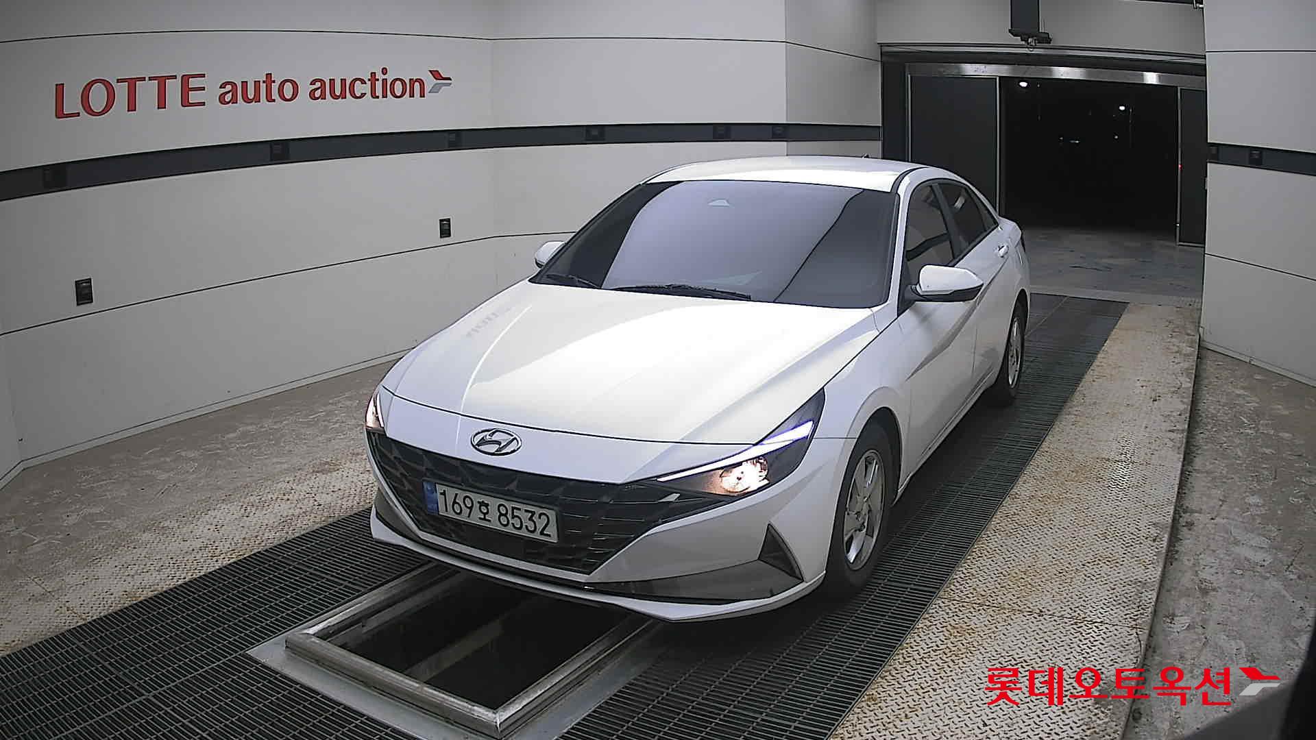 Hyundai Elantra - 10
