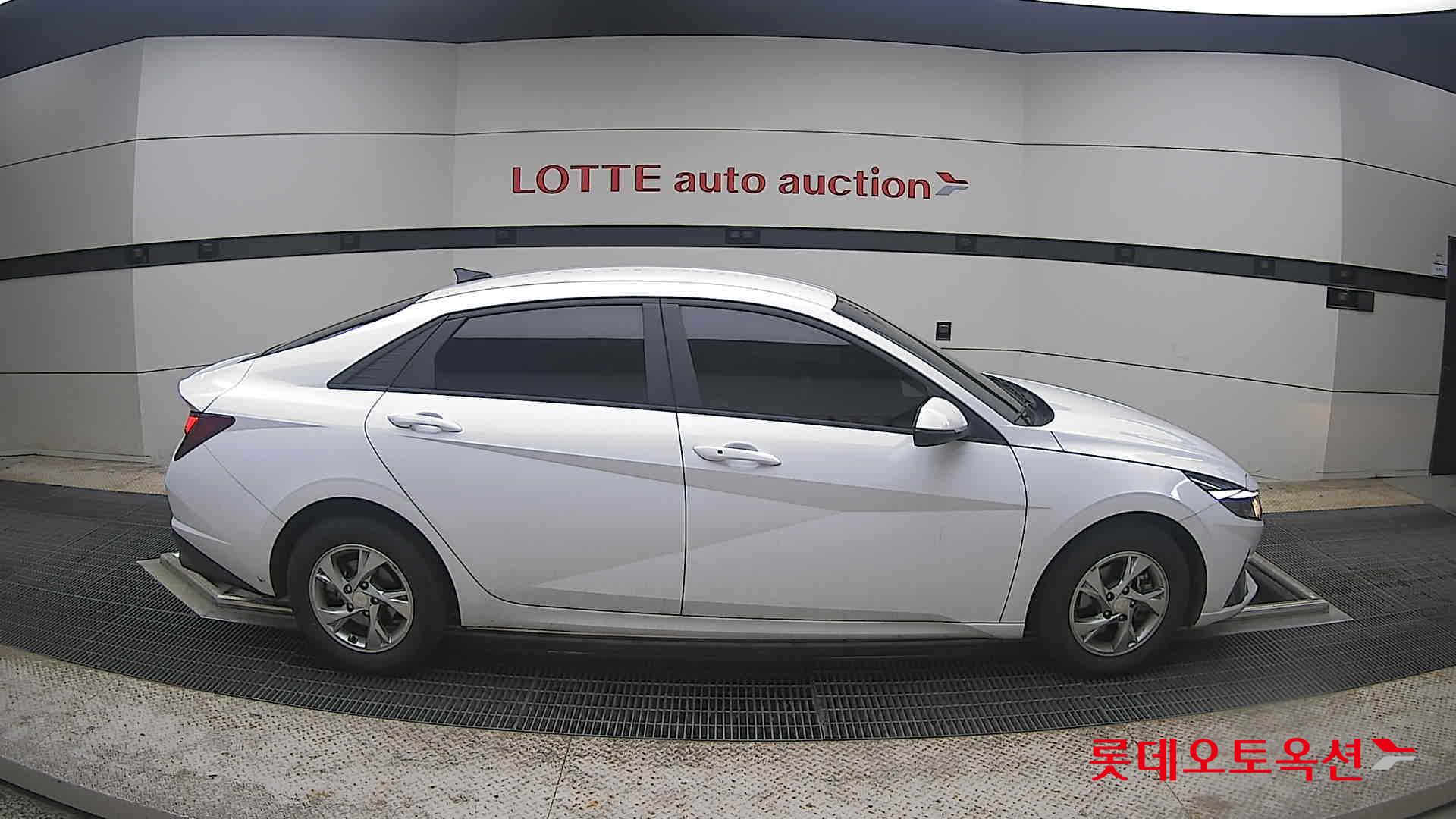 Hyundai Elantra - 21