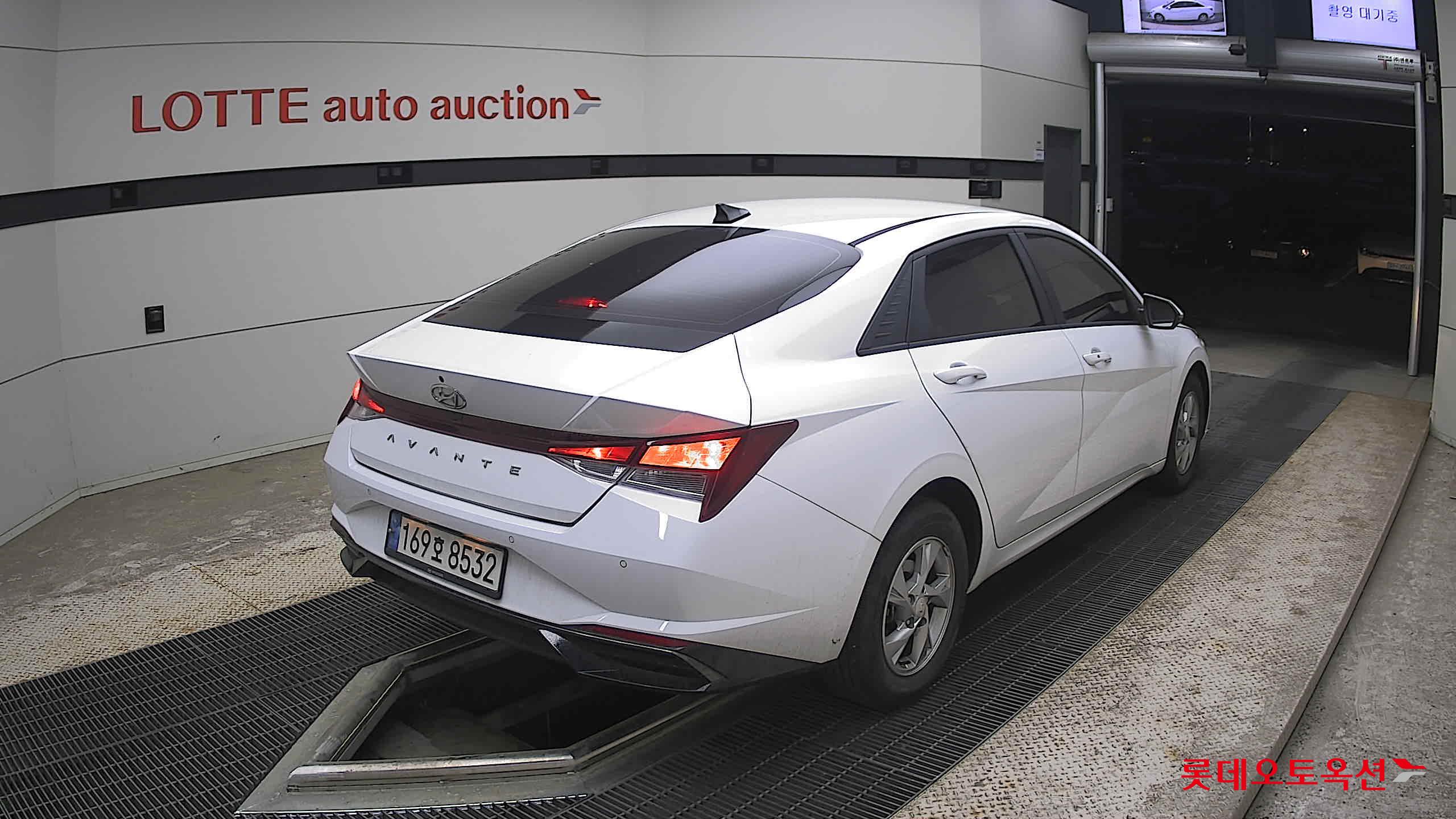 Hyundai Elantra - 5