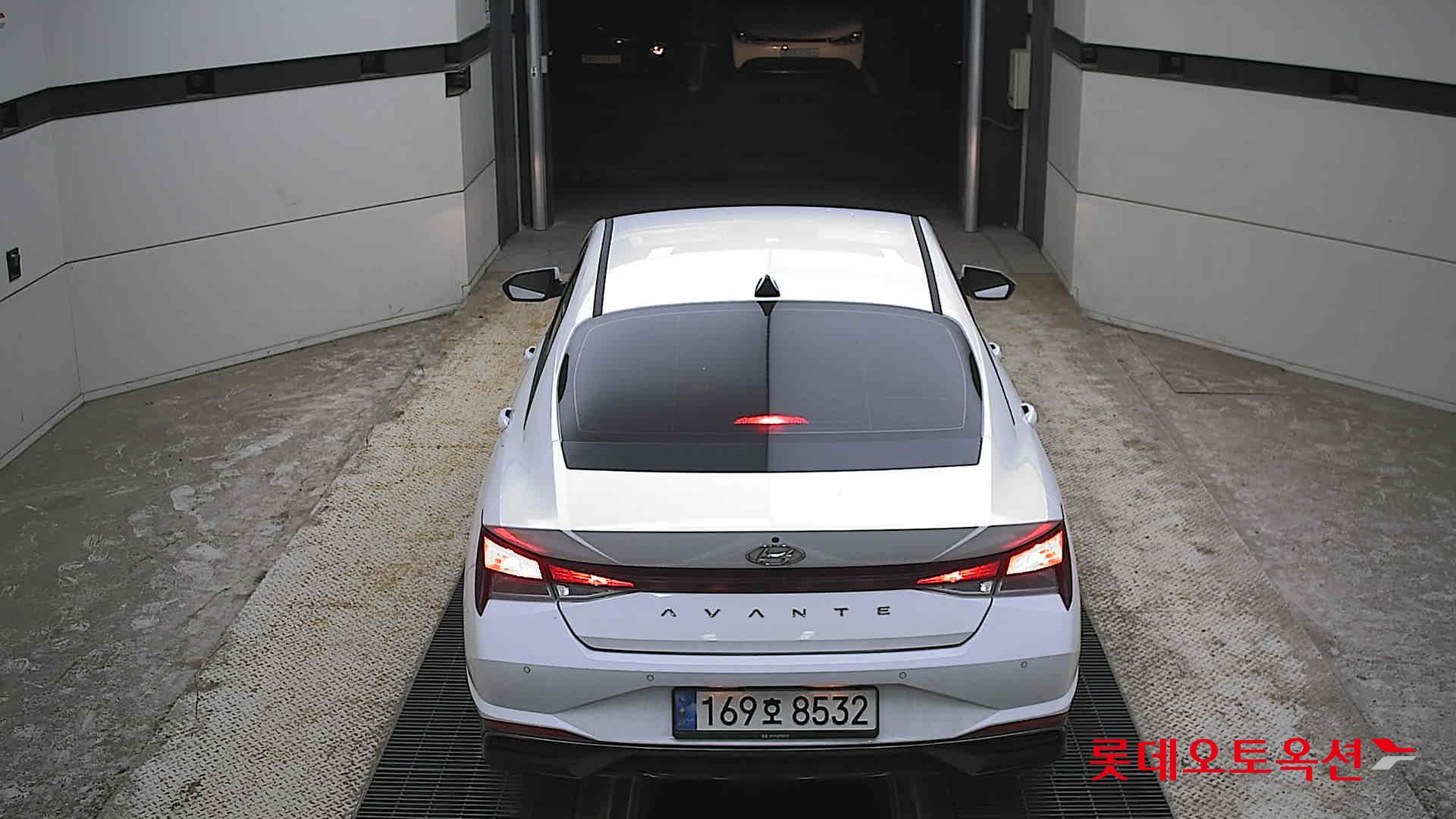 Hyundai Elantra - 17