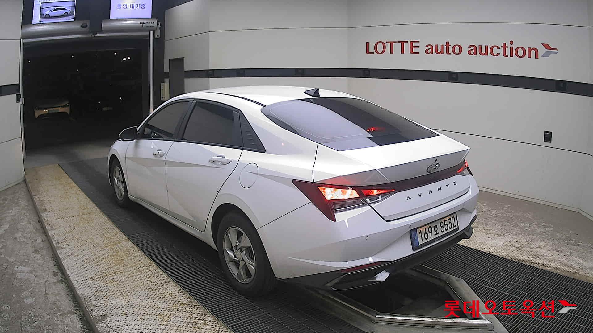 Hyundai Elantra - 4