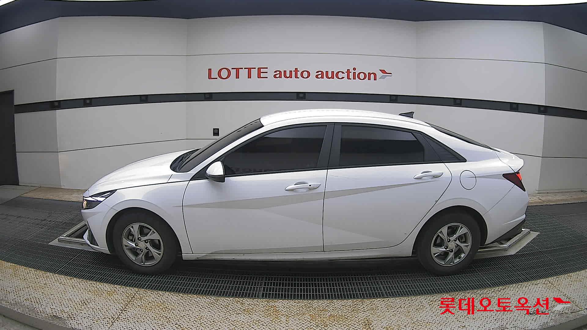 Hyundai Elantra - 13