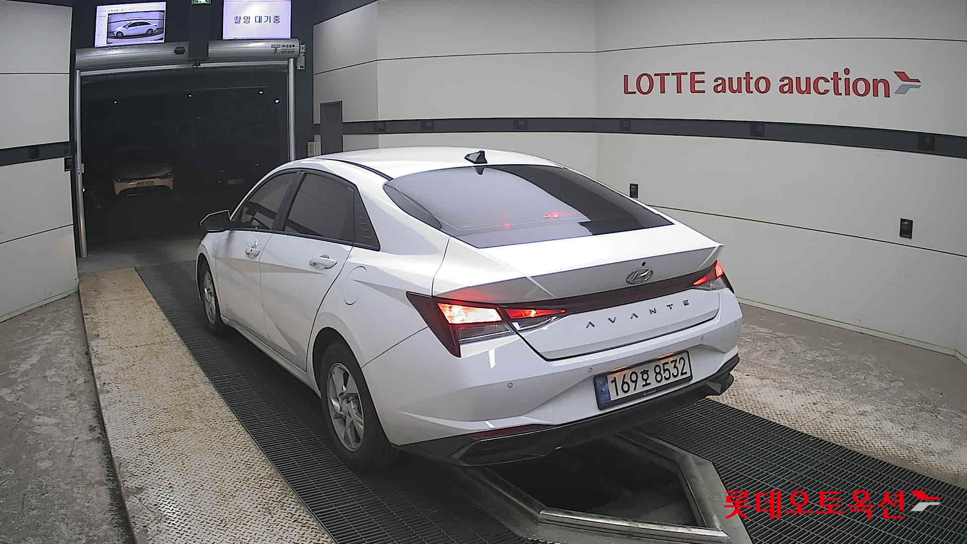 Hyundai Elantra - 16