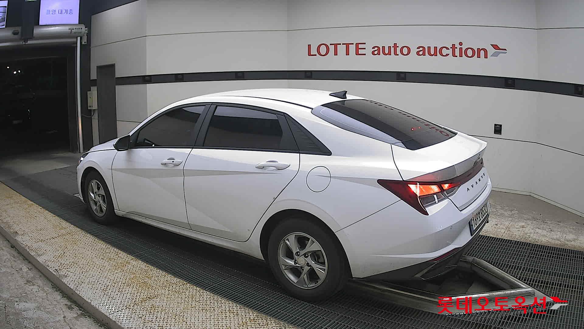 Hyundai Elantra - 15