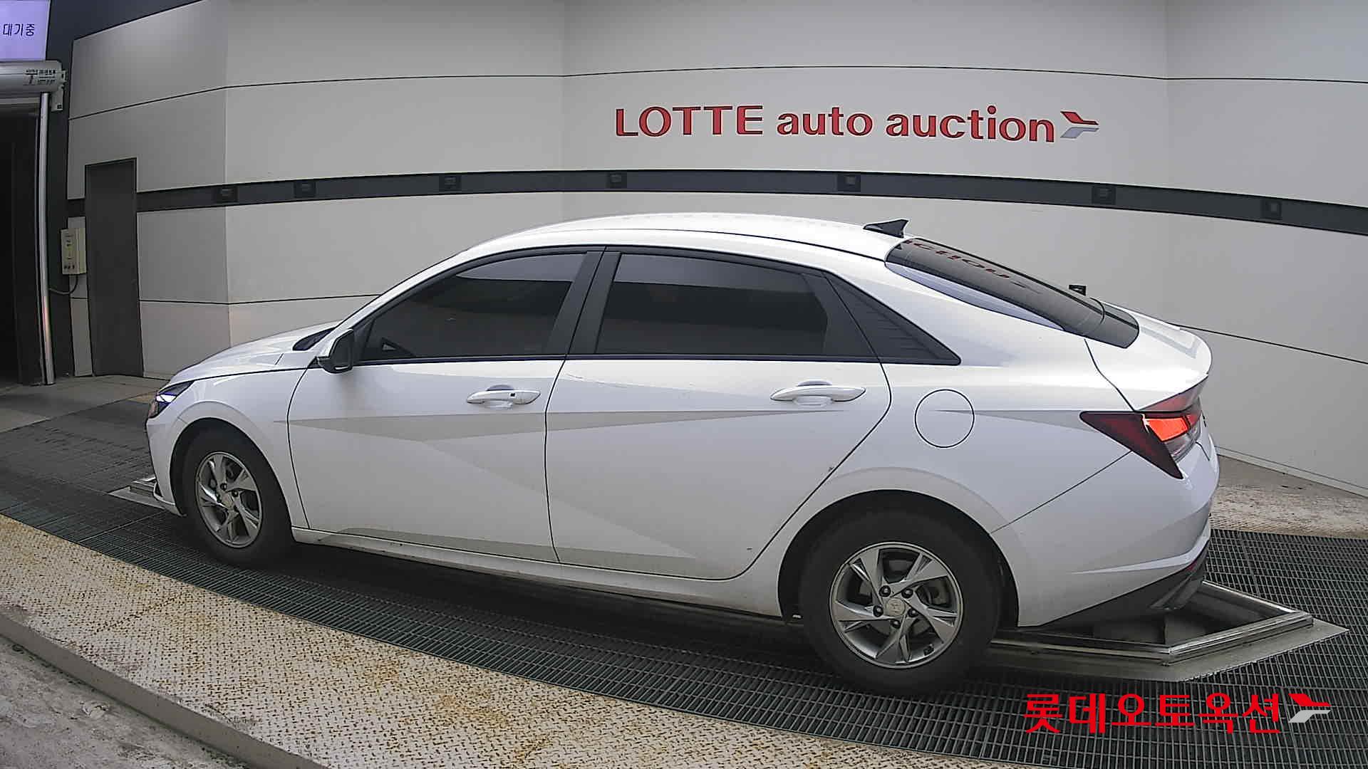 Hyundai Elantra - 14