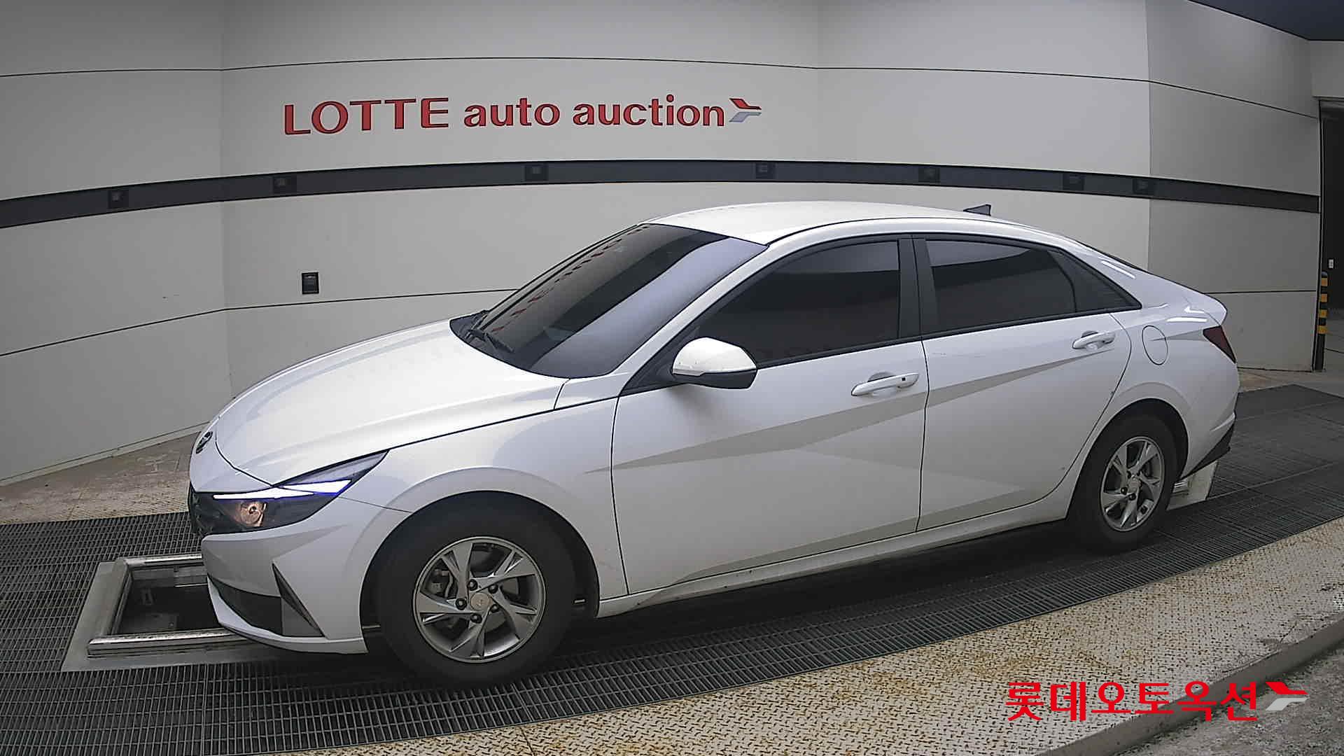 Hyundai Elantra - 12