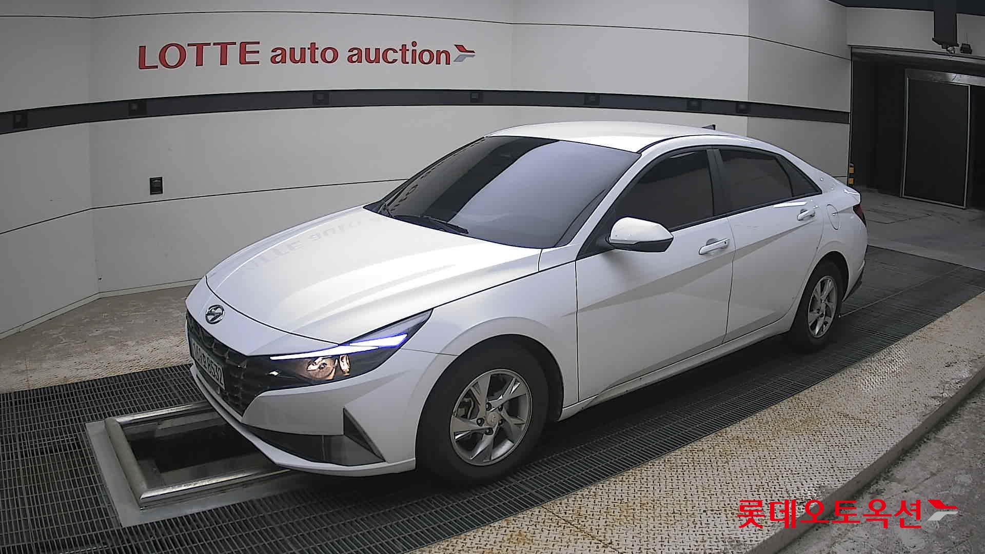 Hyundai Elantra - 11