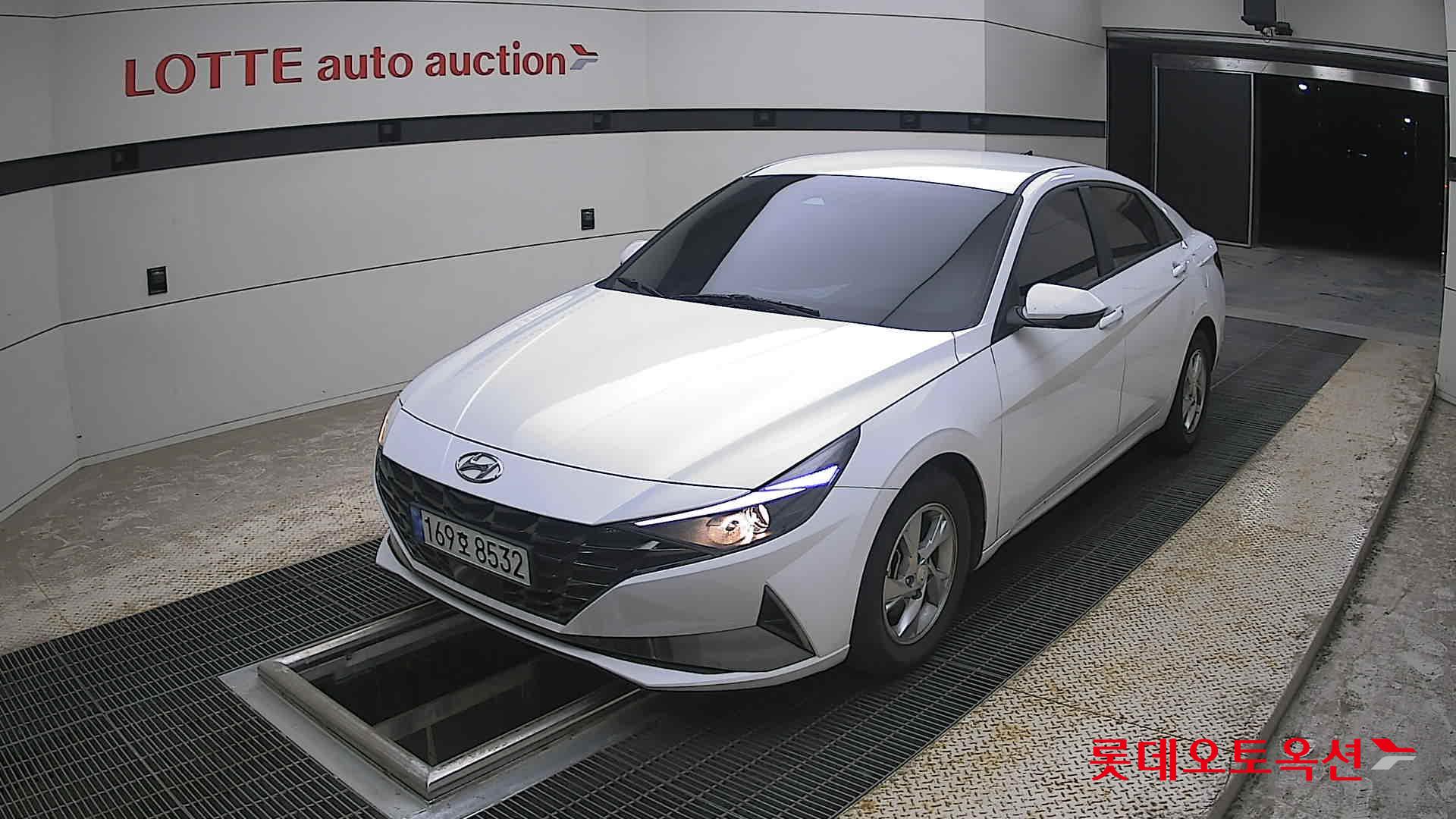 Hyundai Elantra - 3