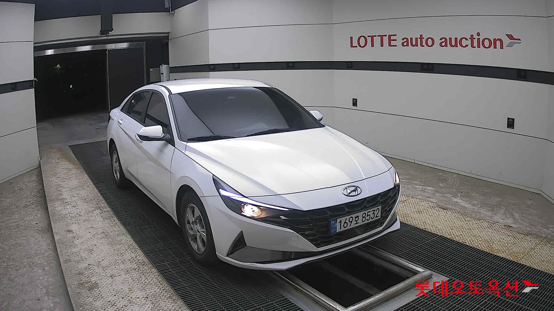 Hyundai Elantra - 24