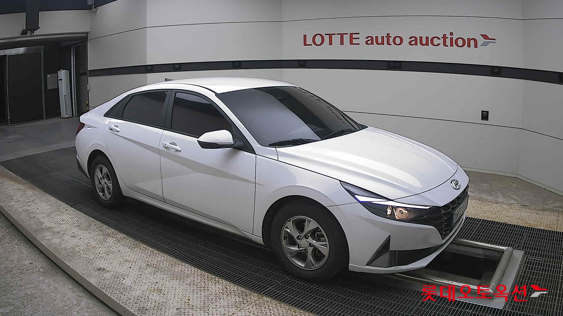 Hyundai Elantra - 23