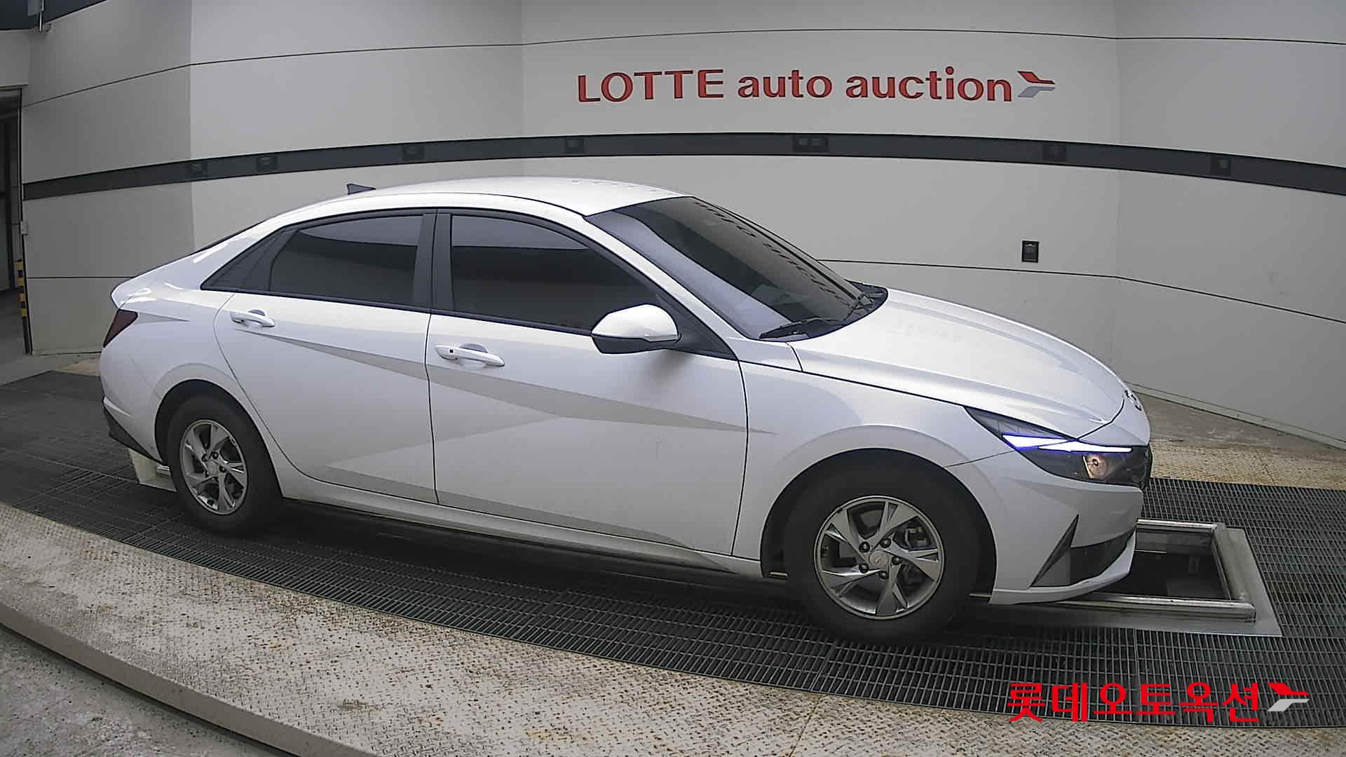 Hyundai Elantra - 22