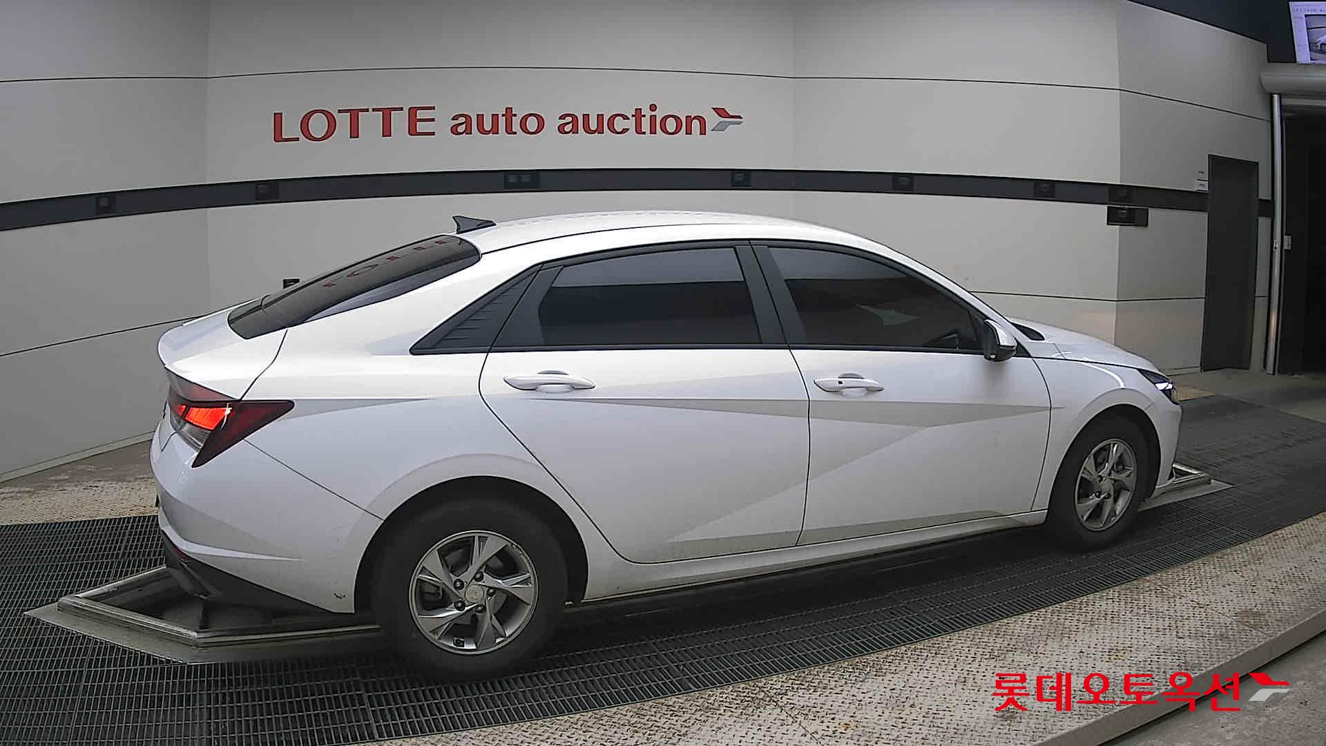 Hyundai Elantra - 20