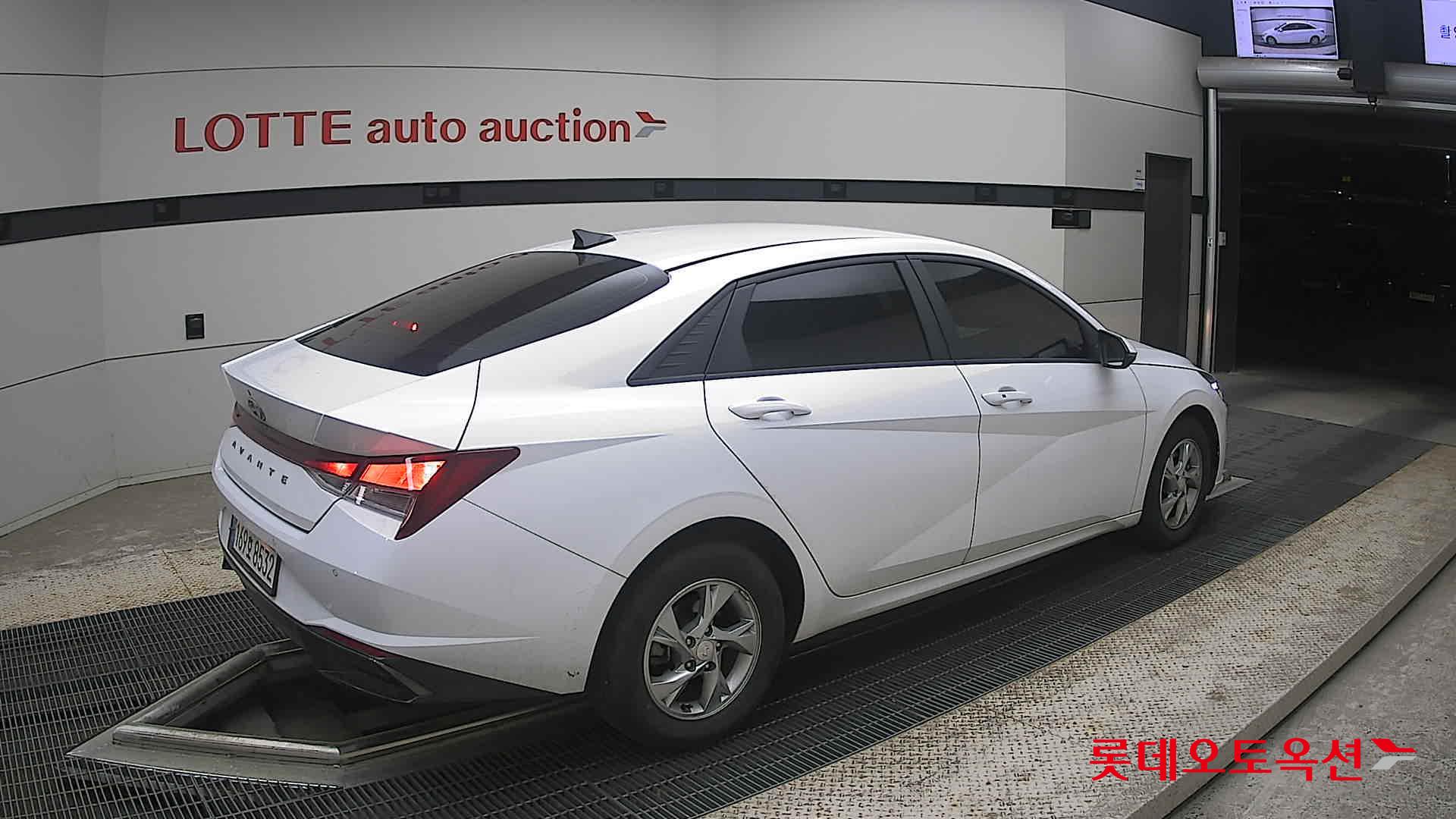 Hyundai Elantra - 19