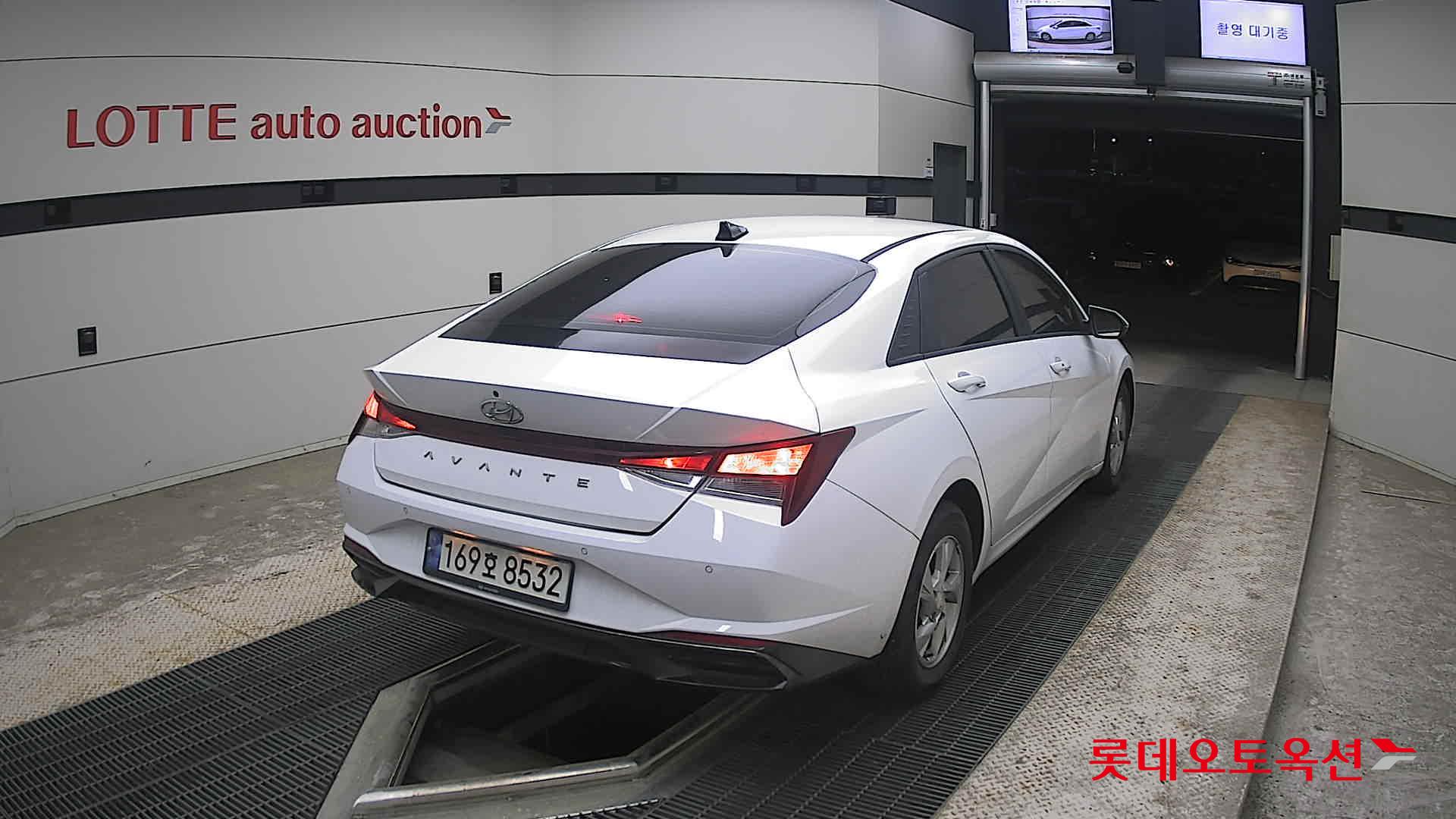 Hyundai Elantra - 18