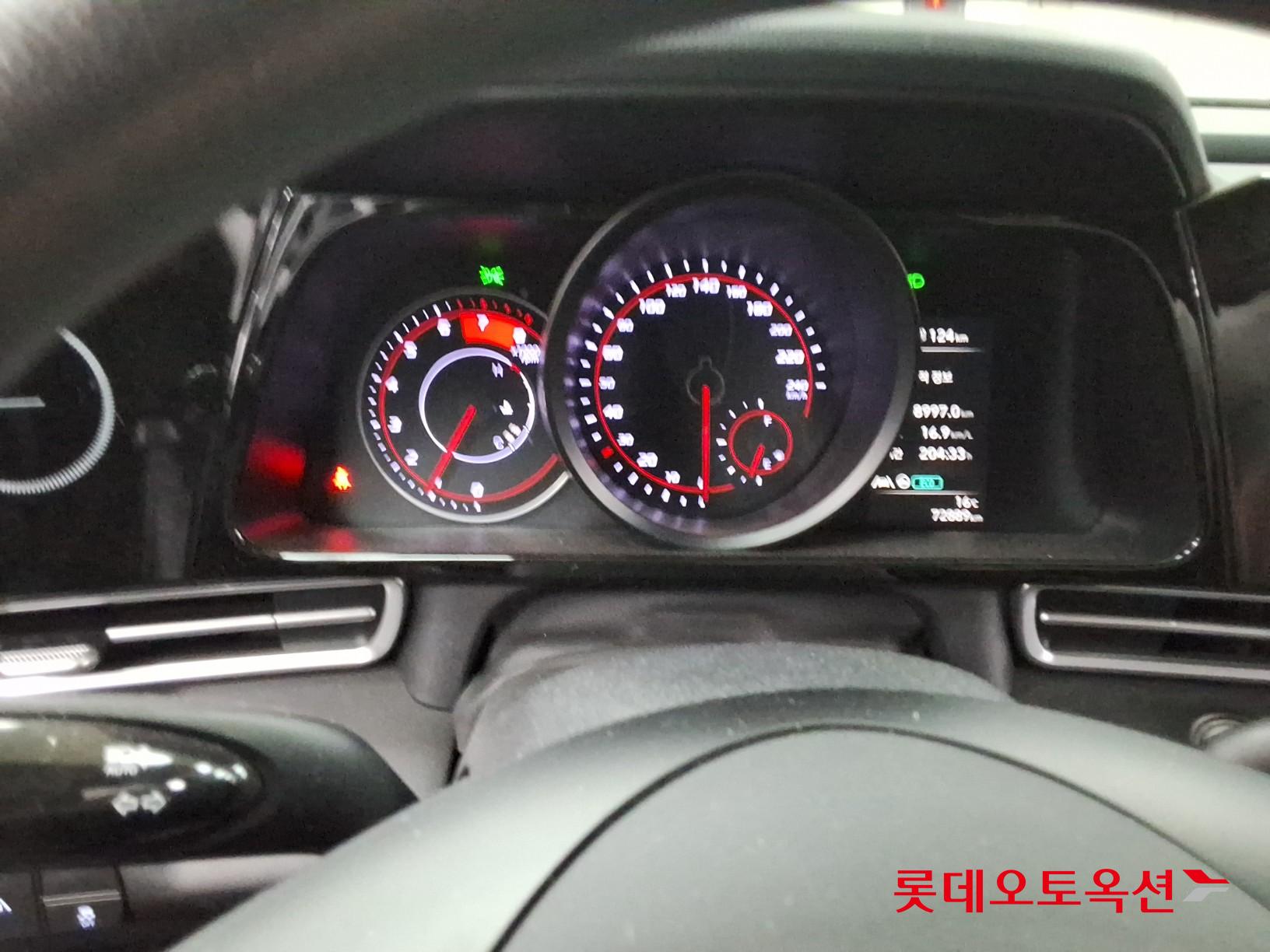 Hyundai Elantra - 30