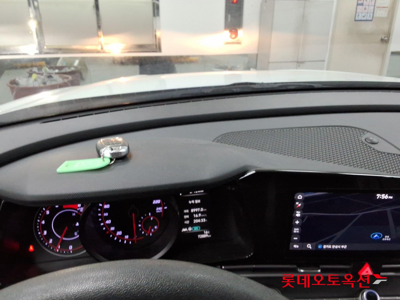 Hyundai Elantra - 34