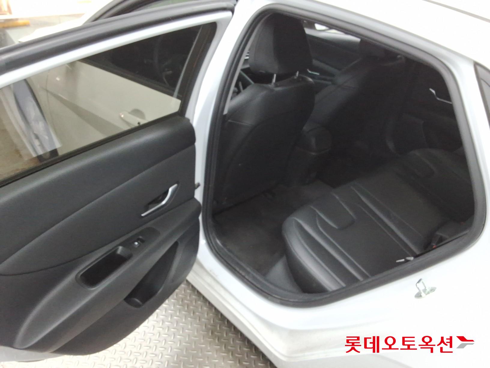 Hyundai Elantra - 37