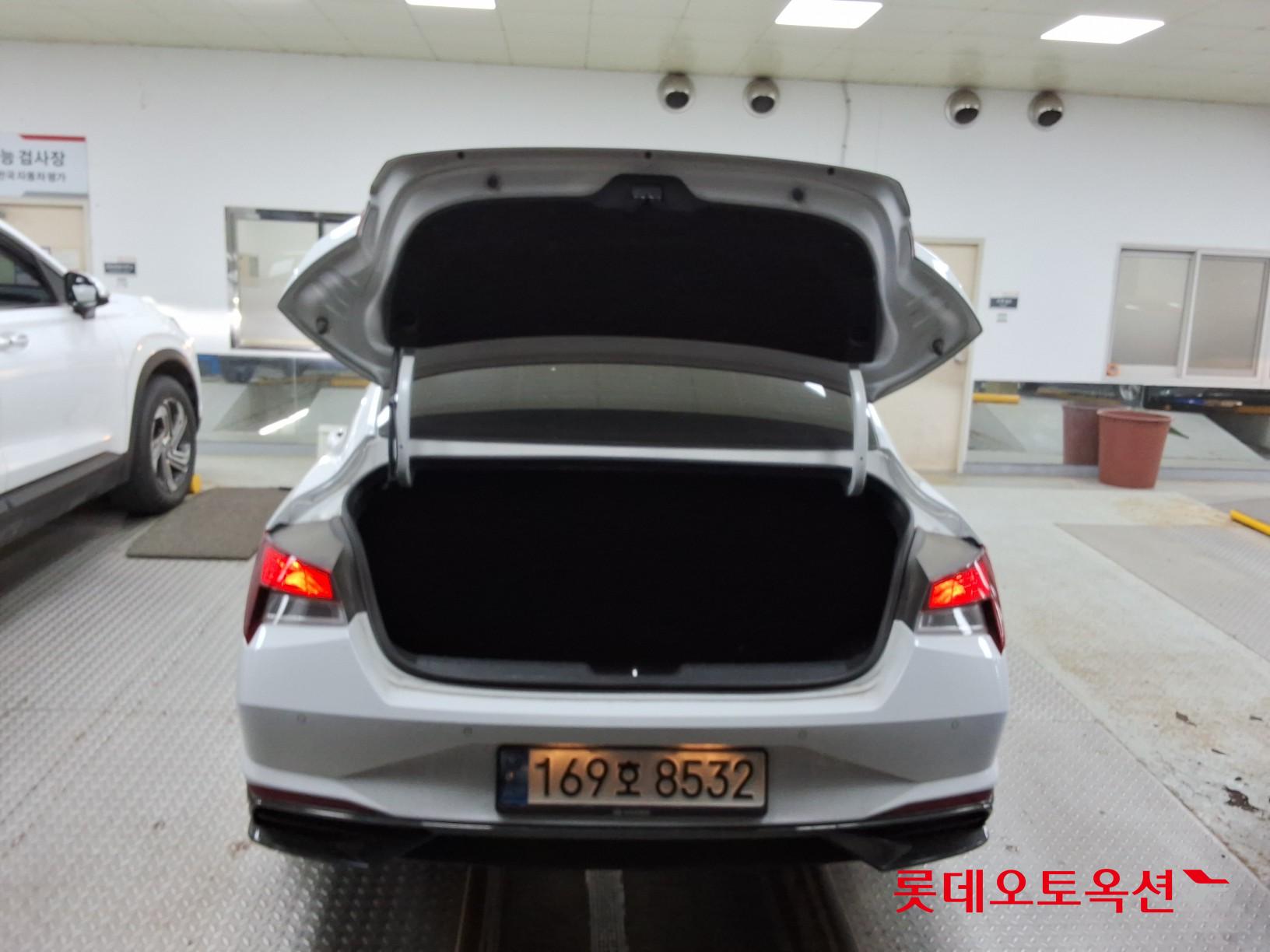 Hyundai Elantra - 9