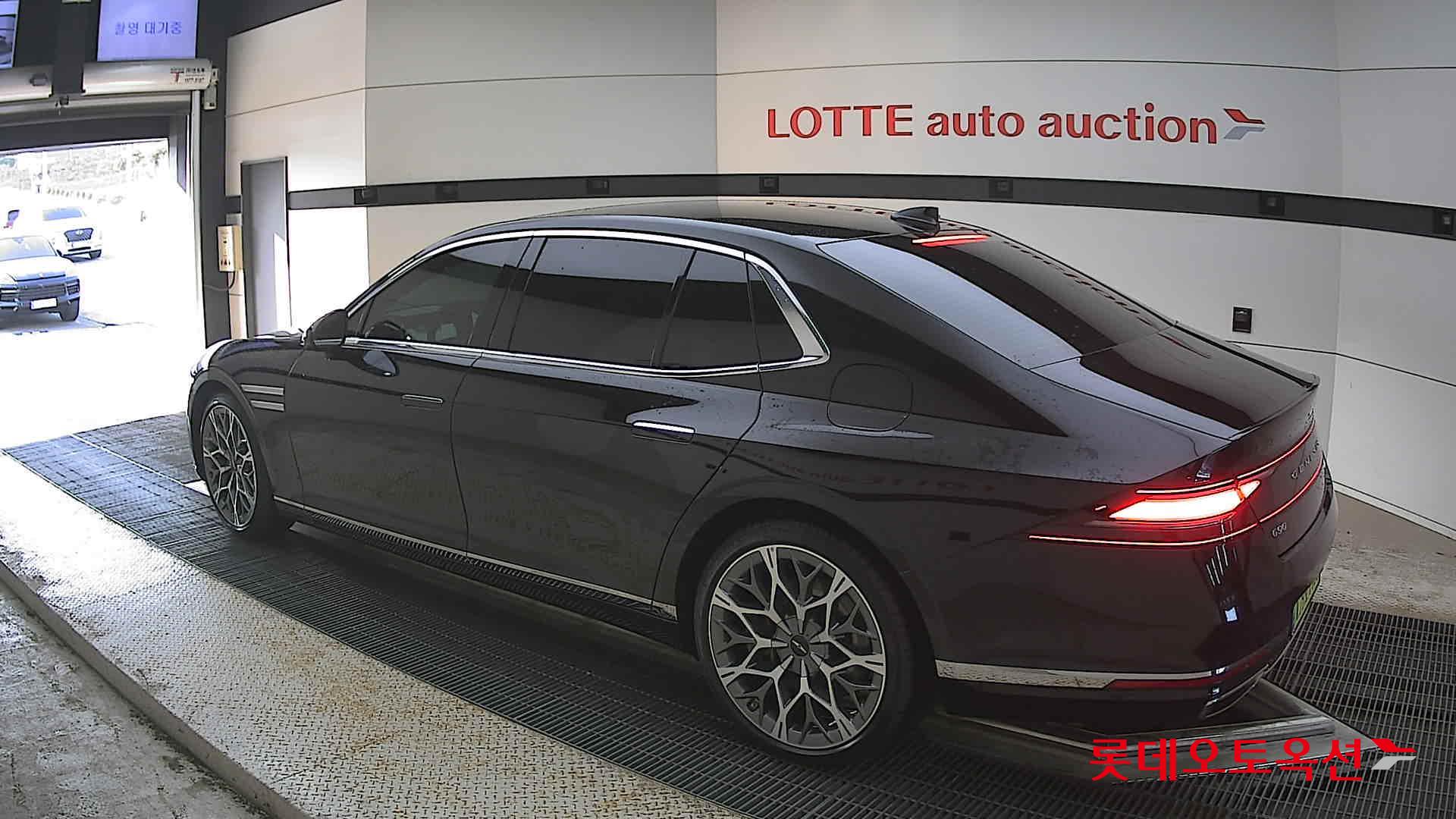 Genesis G90 - 15