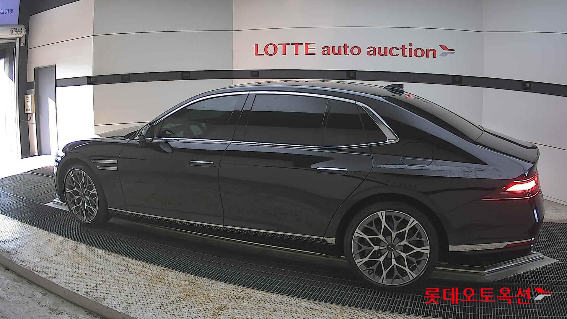 Genesis G90 - 14