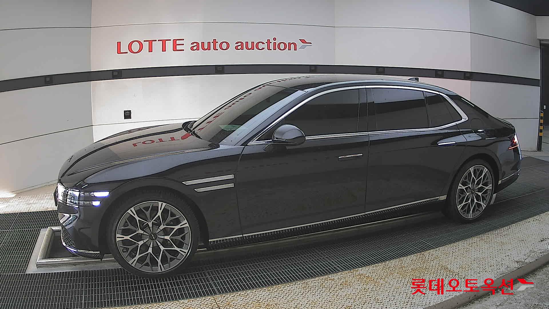 Genesis G90 - 12