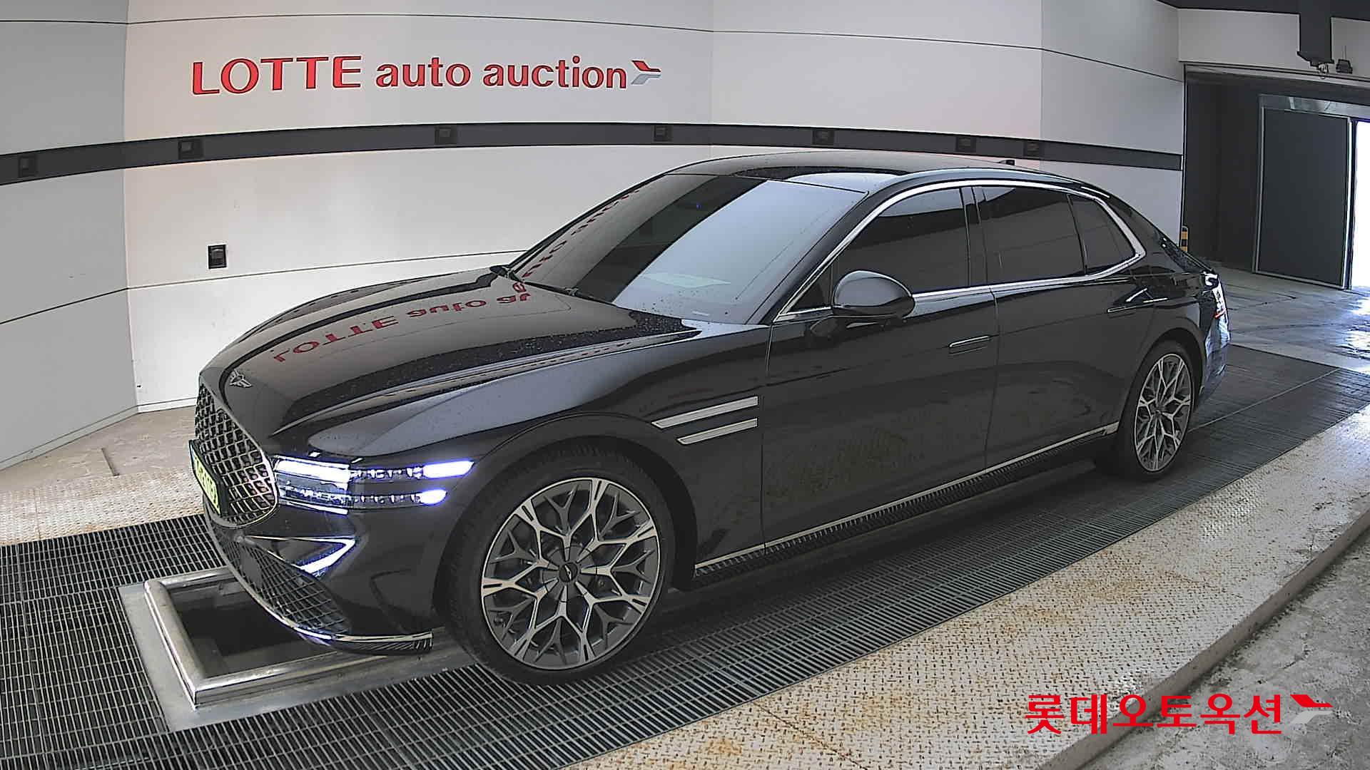 Genesis G90 - 11