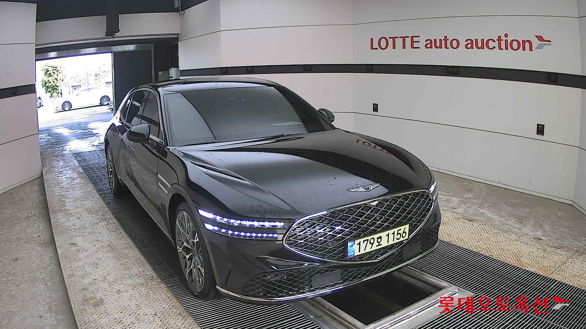 Genesis G90 - 24