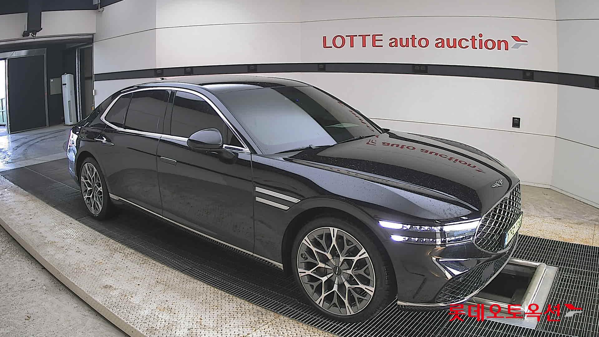 Genesis G90 - 23