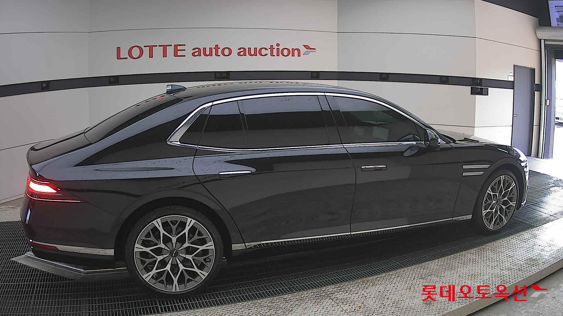 Genesis G90 - 20