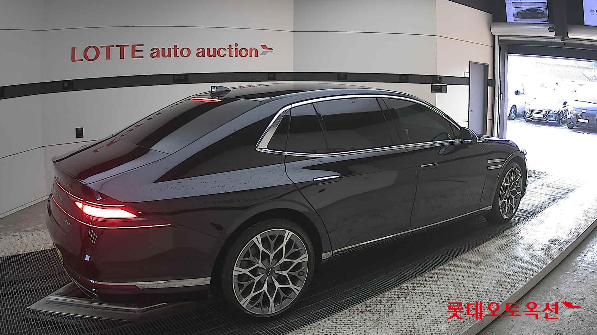Genesis G90 - 19