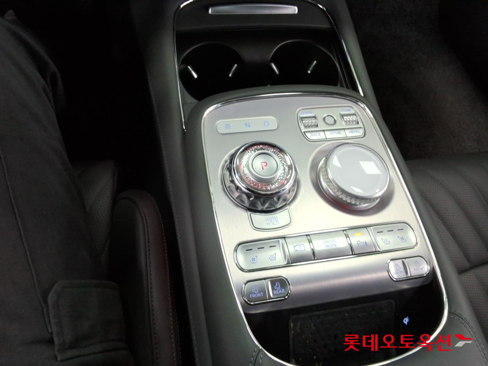 Genesis G90 - 34