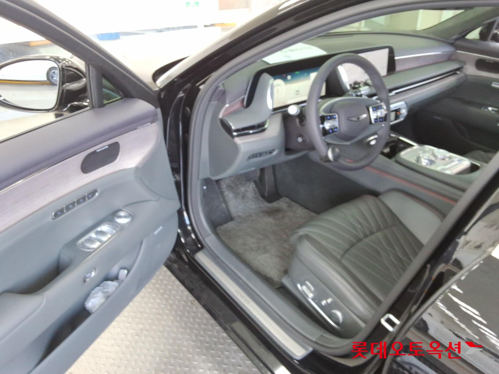 Genesis G90 - 37