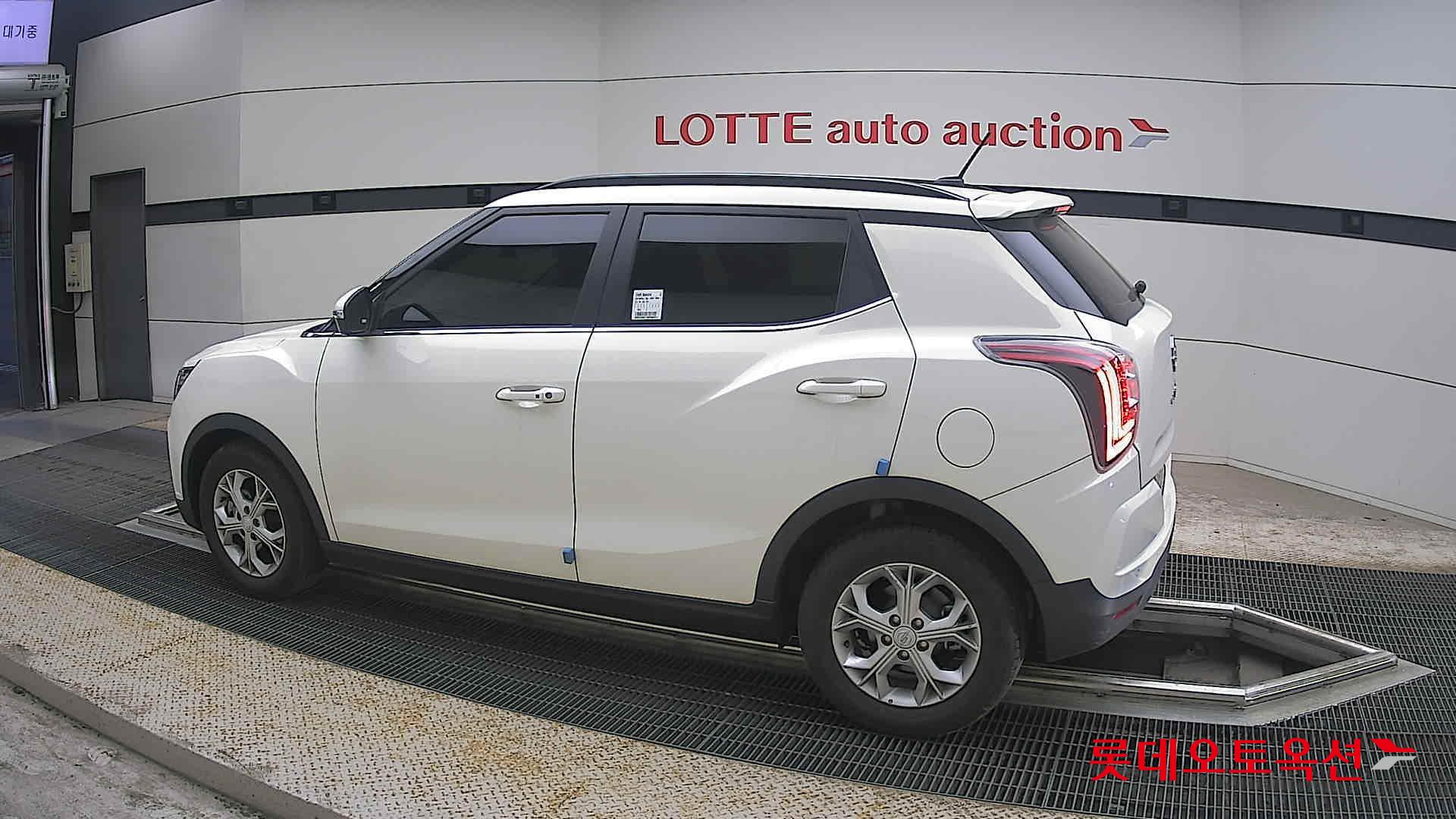 KG Mobility Tivoli - 14