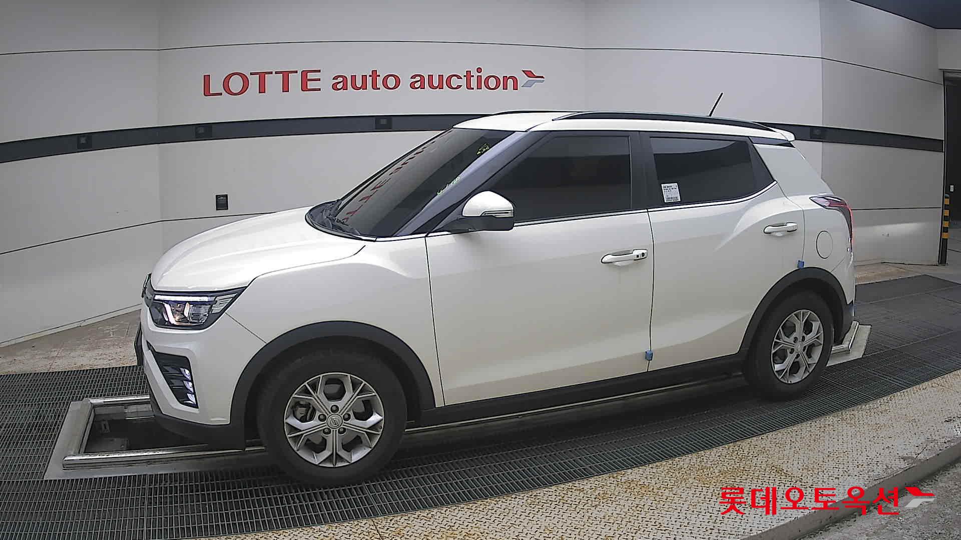 KG Mobility Tivoli - 12