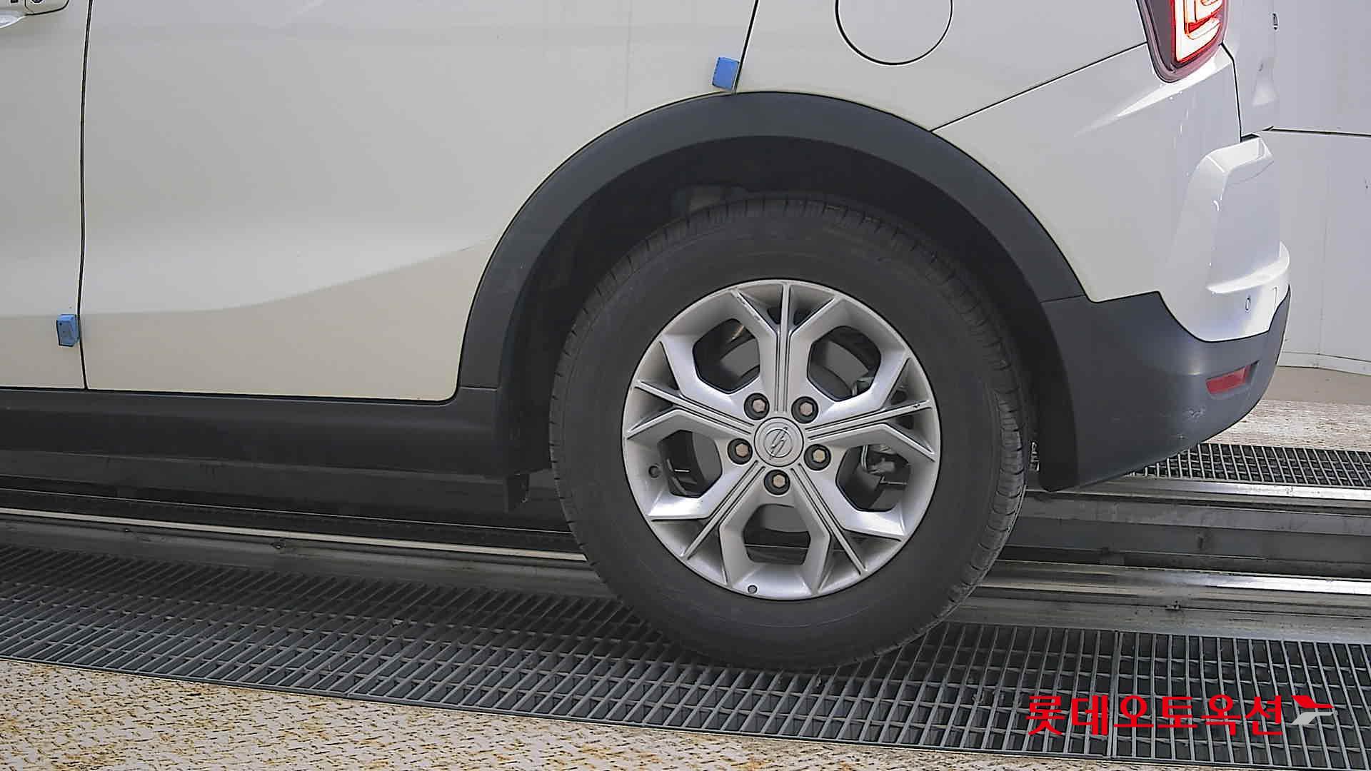 KG Mobility Tivoli - 26