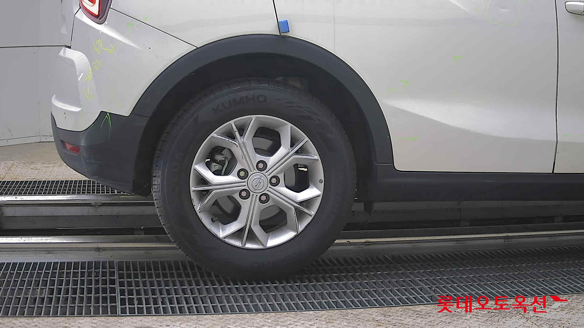 KG Mobility Tivoli - 28