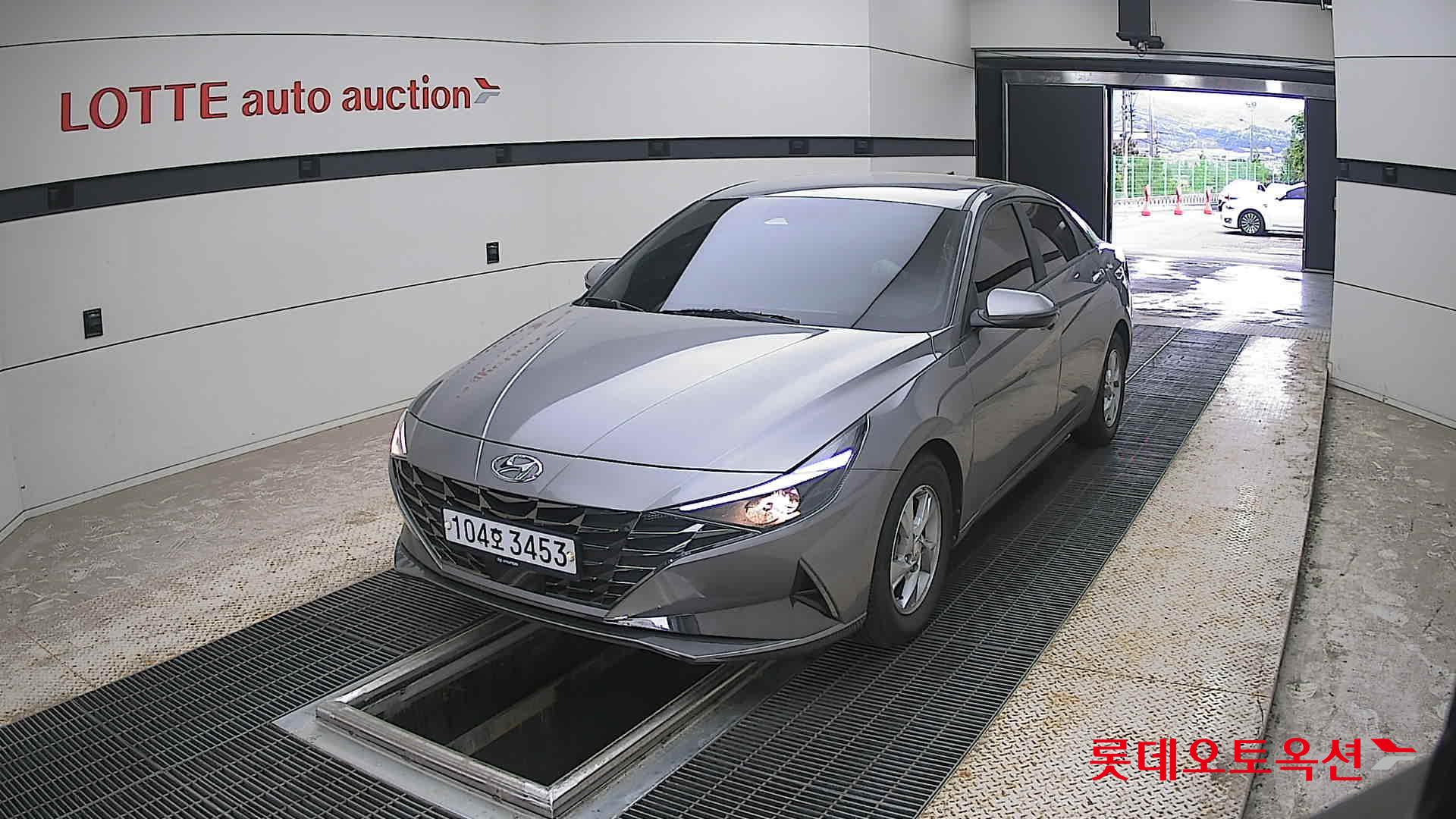 Hyundai Elantra - 10