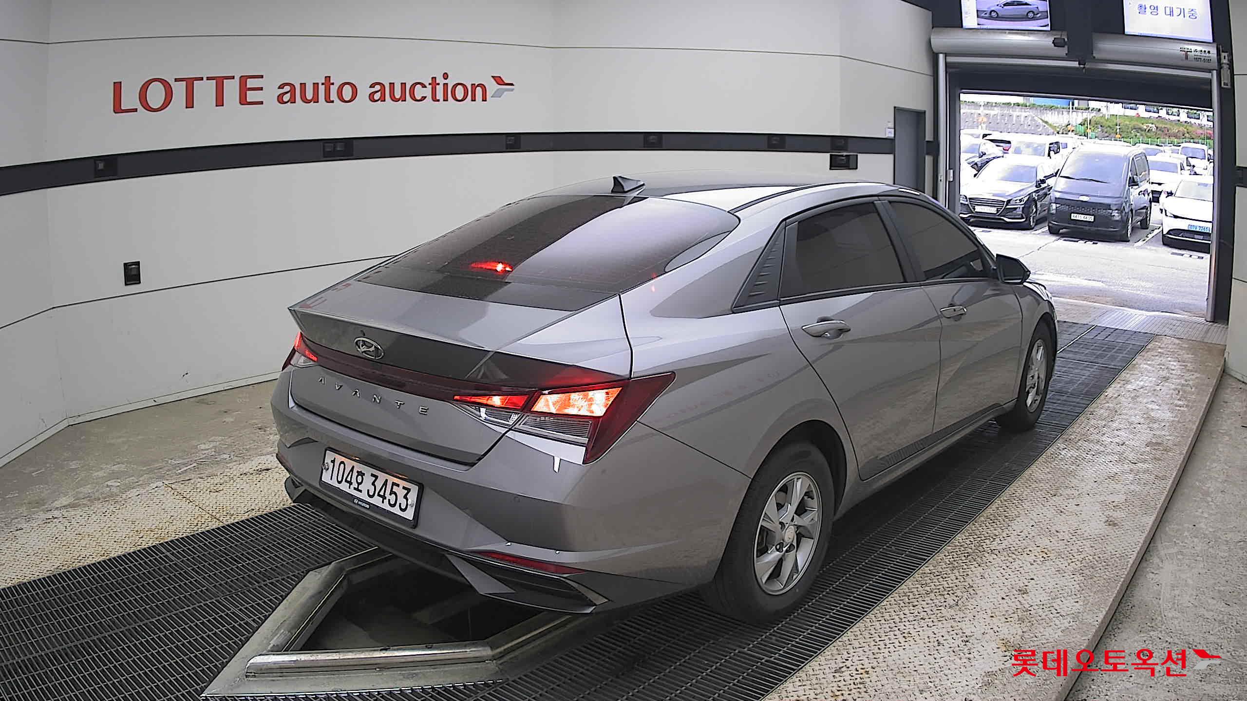 Hyundai Elantra - 5