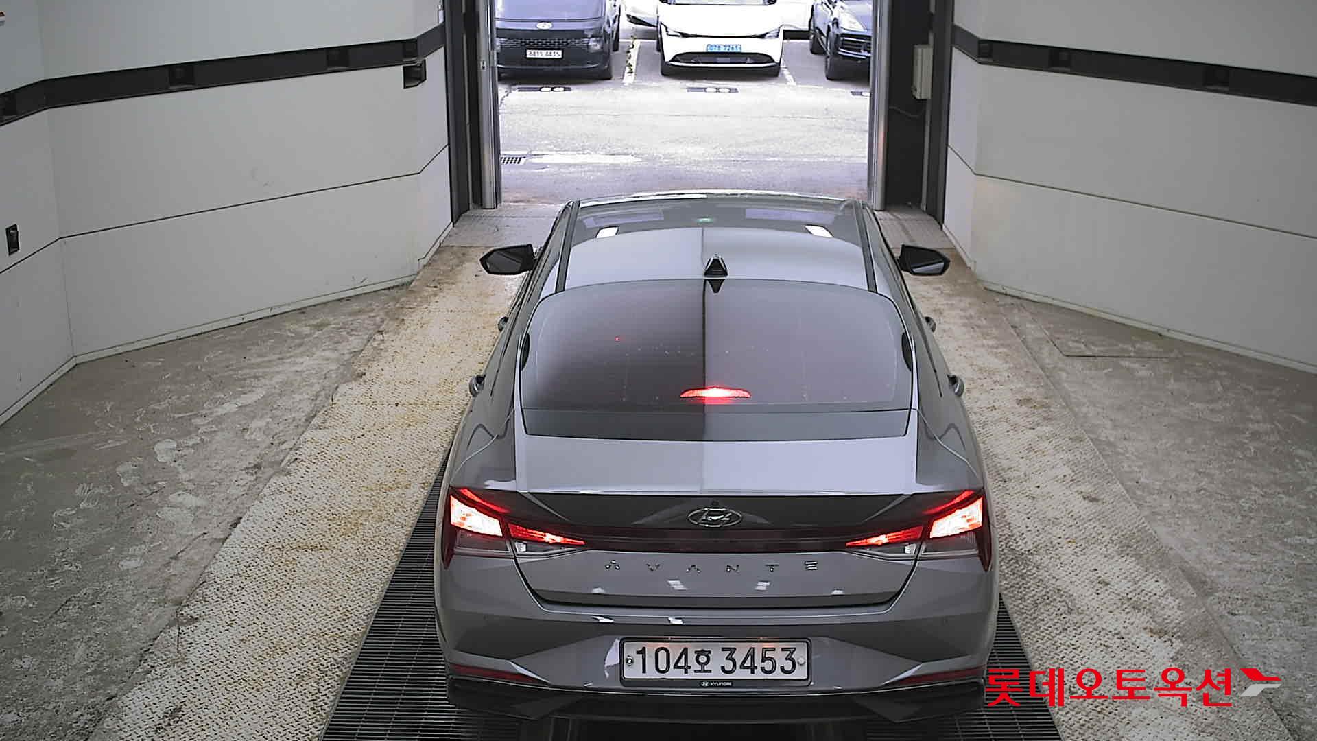 Hyundai Elantra - 17