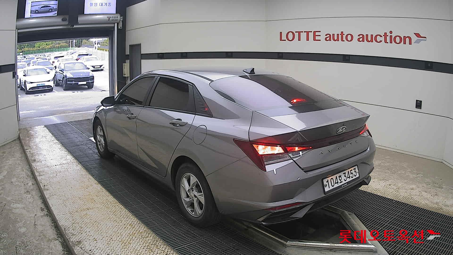 Hyundai Elantra - 4