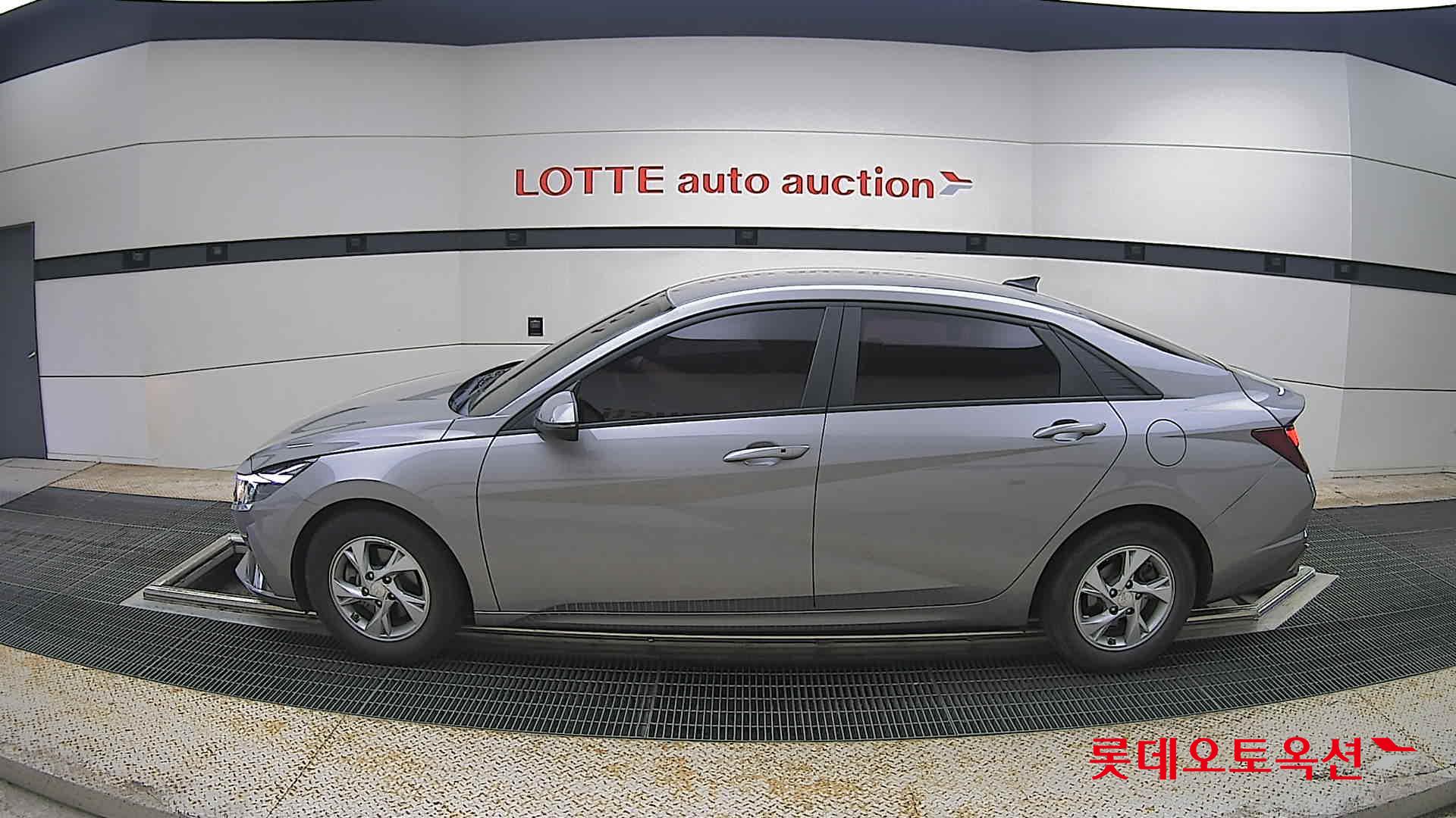 Hyundai Elantra - 13