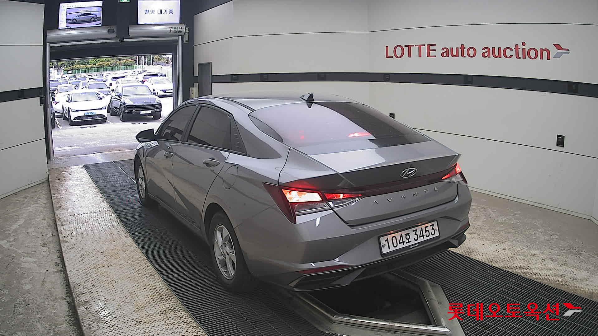 Hyundai Elantra - 16
