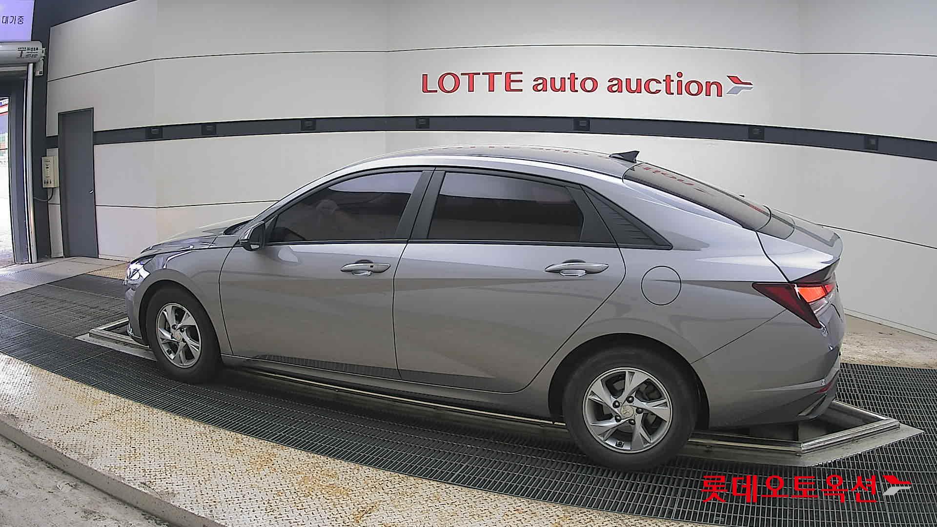Hyundai Elantra - 14