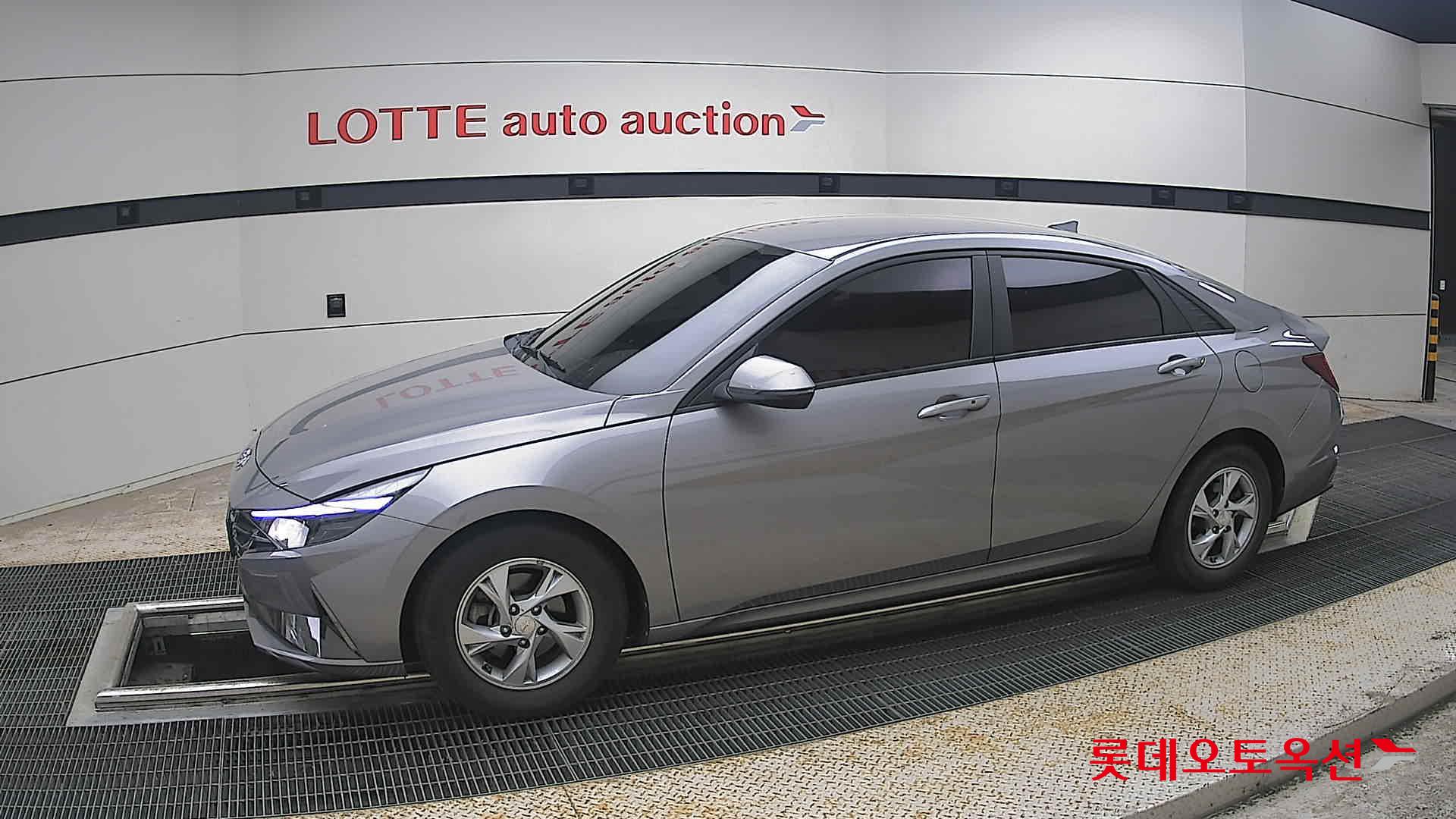 Hyundai Elantra - 12