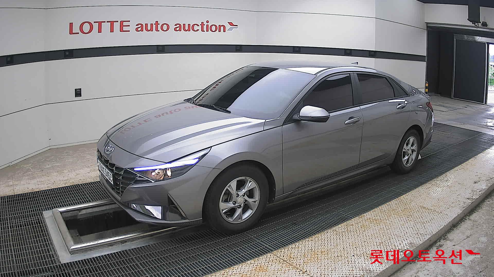 Hyundai Elantra - 11